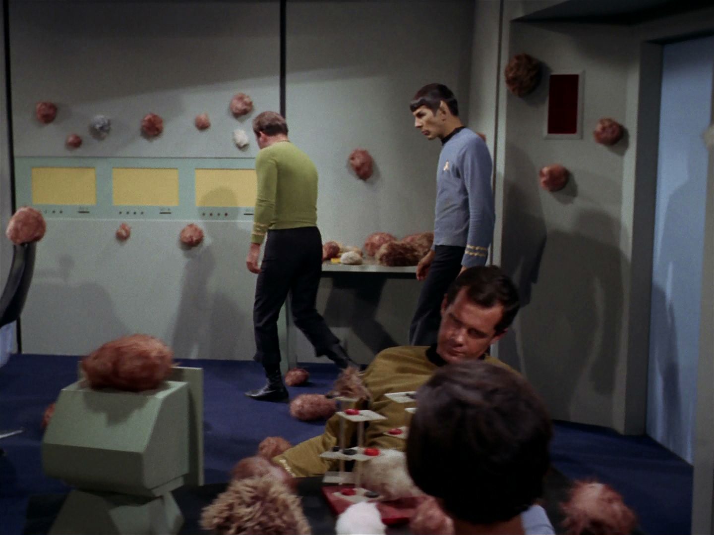 ariane179254_StarTrek_2x15_TheTroubleWithTribbles_1116.jpg