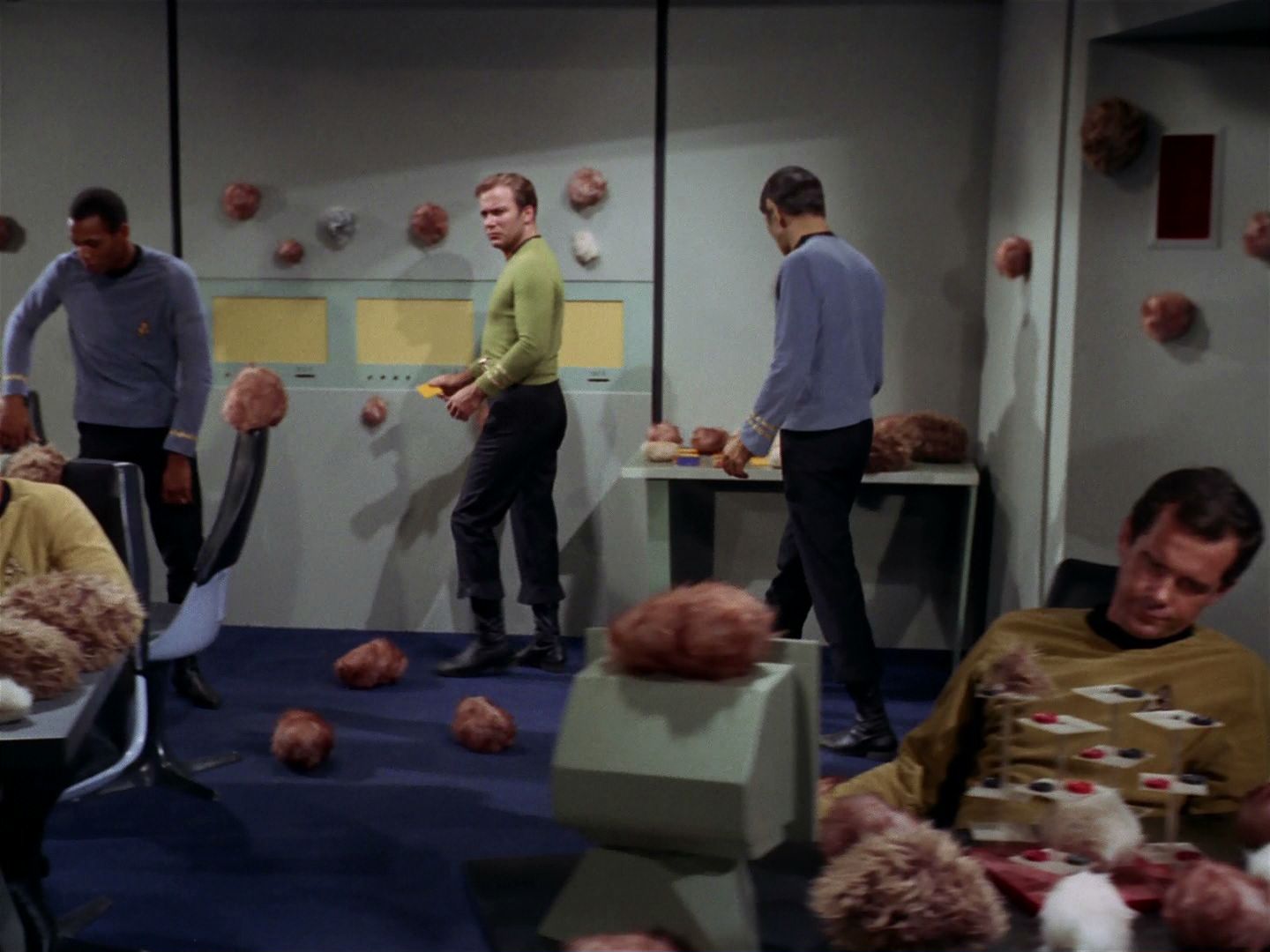 ariane179254_StarTrek_2x15_TheTroubleWithTribbles_1117.jpg