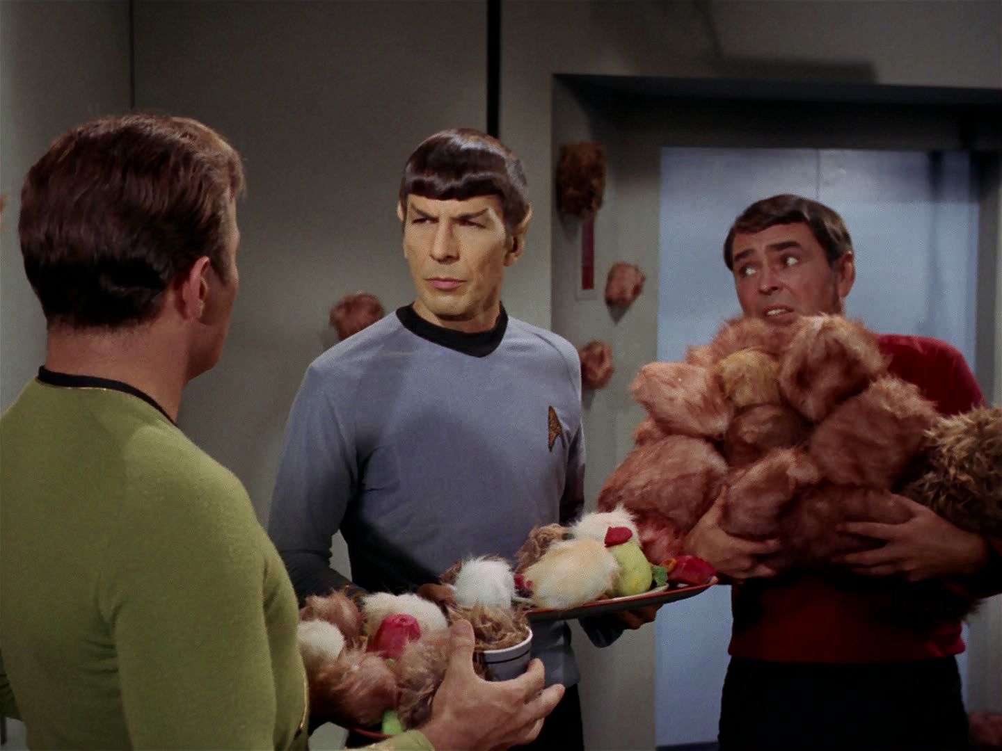 ariane179254_StarTrek_2x15_TheTroubleWithTribbles_1142.jpg