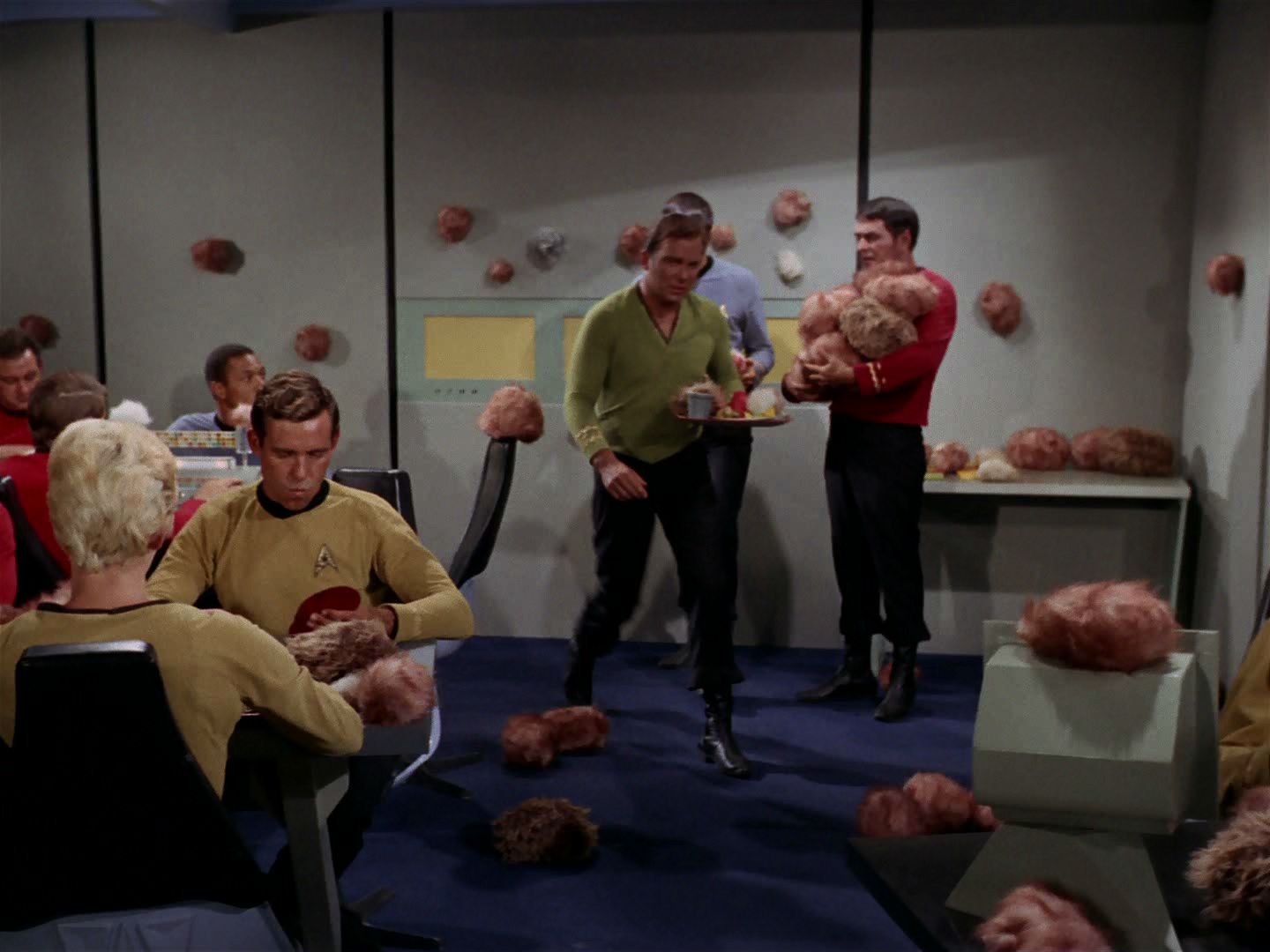 ariane179254_StarTrek_2x15_TheTroubleWithTribbles_1145.jpg
