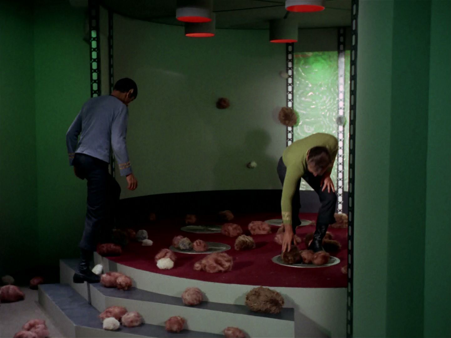 ariane179254_StarTrek_2x15_TheTroubleWithTribbles_1158.jpg