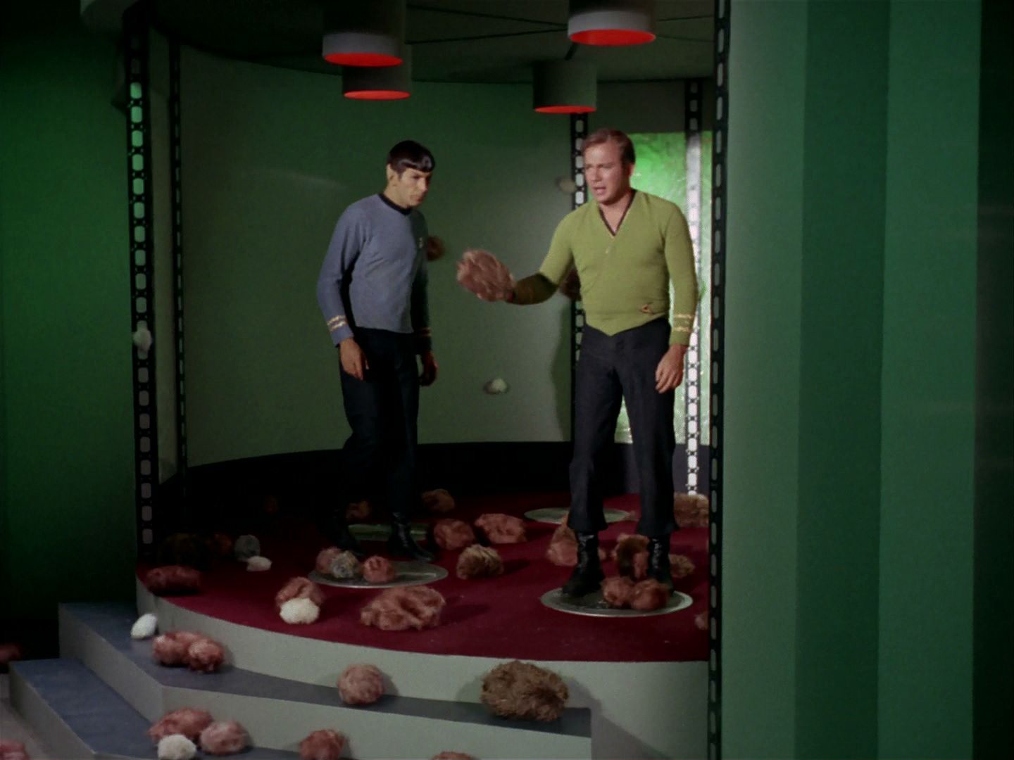 ariane179254_StarTrek_2x15_TheTroubleWithTribbles_1159.jpg