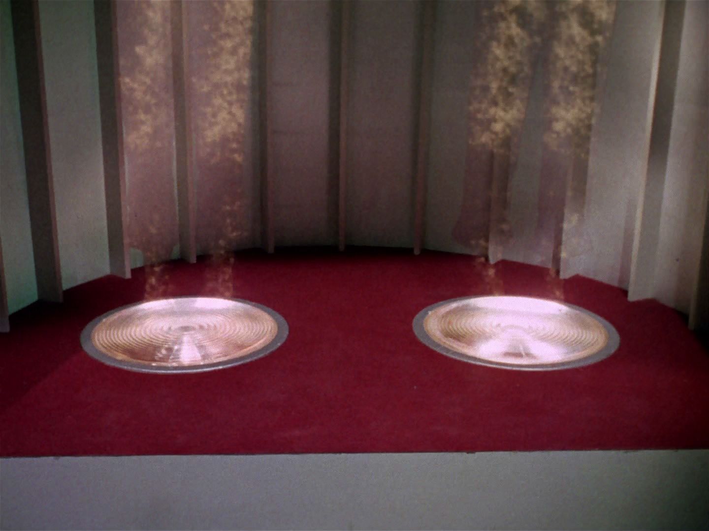 ariane179254_StarTrek_2x15_TheTroubleWithTribbles_1163.jpg
