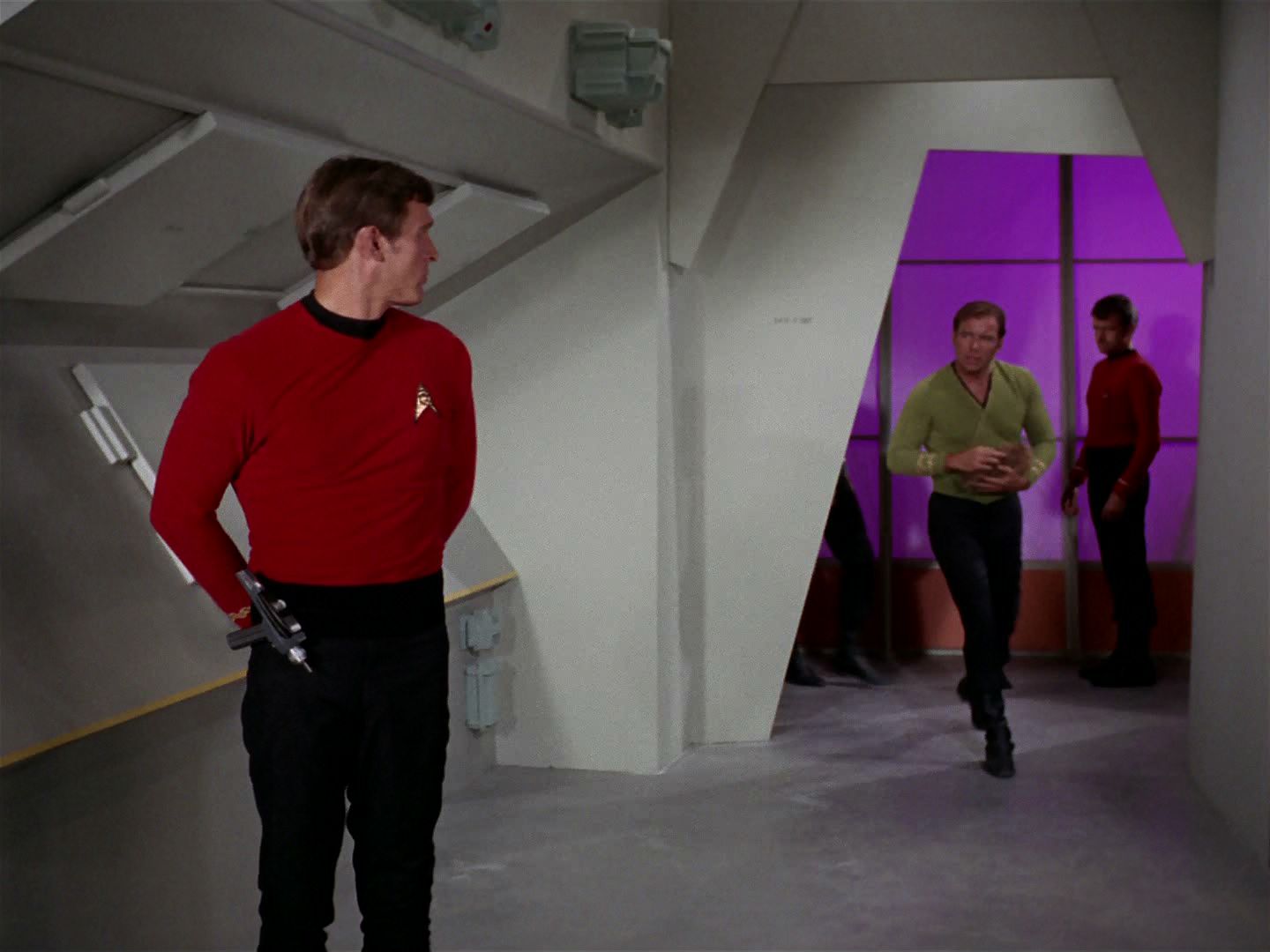 ariane179254_StarTrek_2x15_TheTroubleWithTribbles_1171.jpg