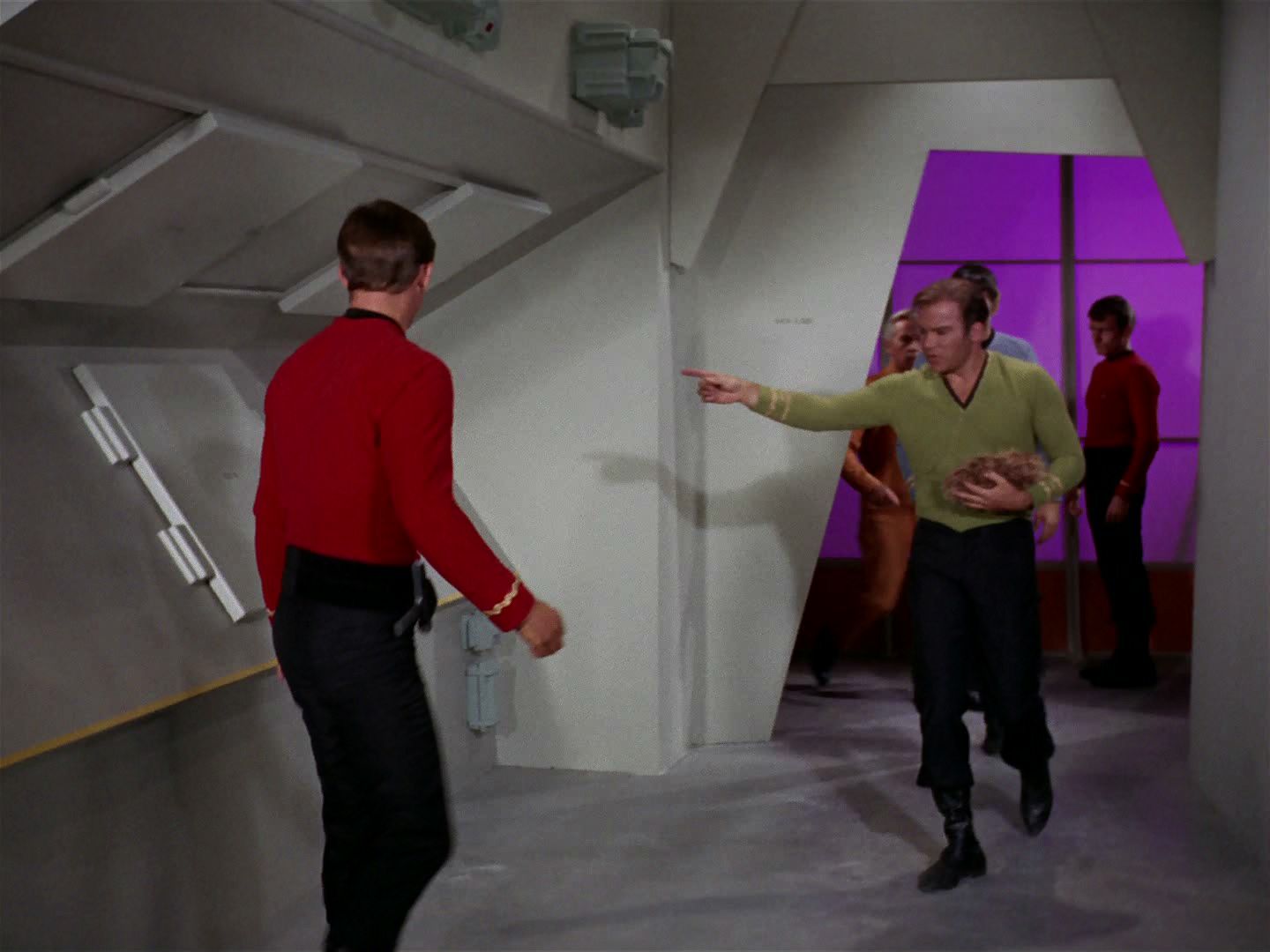 ariane179254_StarTrek_2x15_TheTroubleWithTribbles_1172.jpg