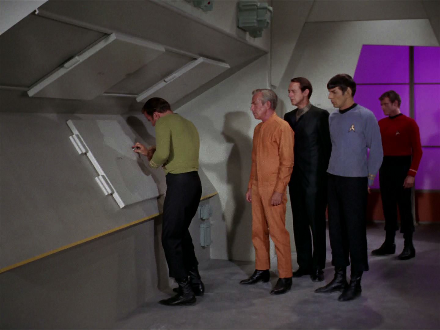 ariane179254_StarTrek_2x15_TheTroubleWithTribbles_1180.jpg