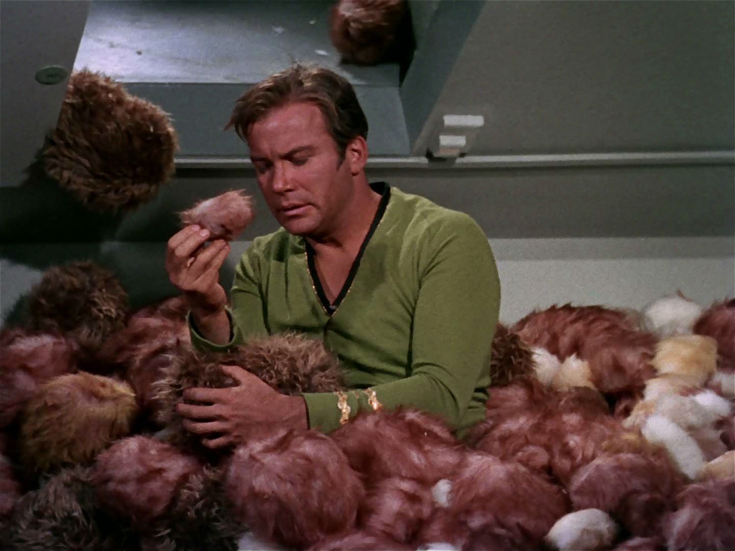 ariane179254_StarTrek_2x15_TheTroubleWithTribbles_1201.jpg