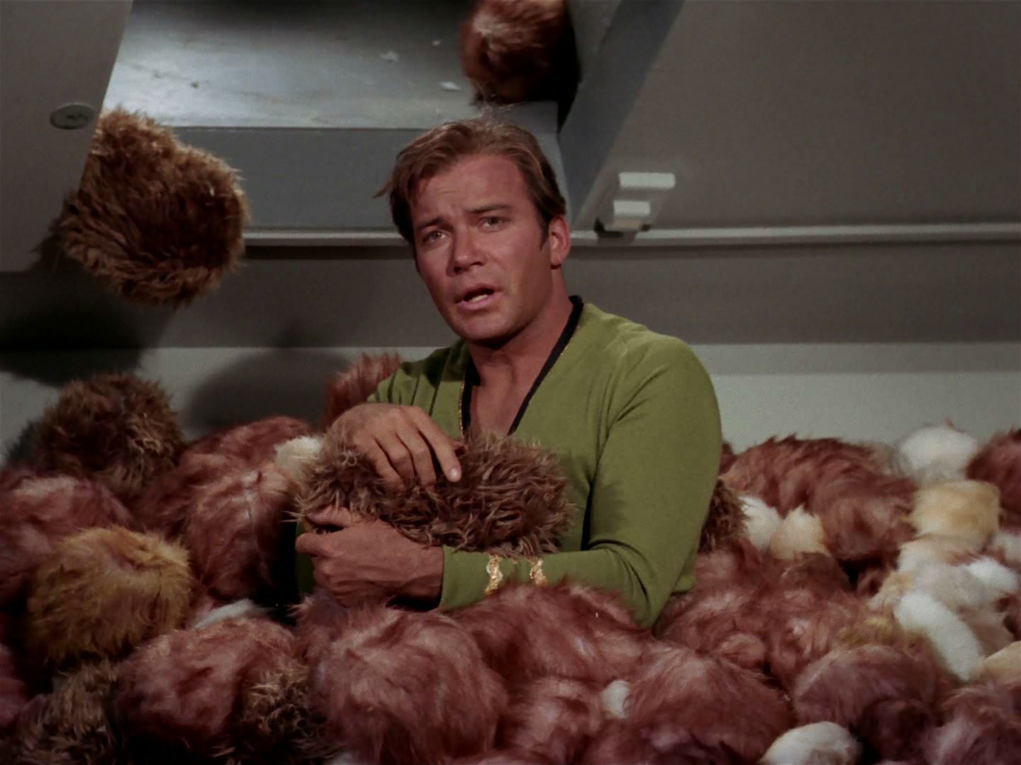ariane179254_StarTrek_2x15_TheTroubleWithTribbles_1220.jpg