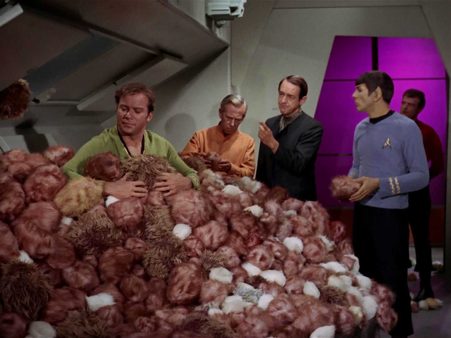 ariane179254_StarTrek_2x15_TheTroubleWithTribbles_1230.jpg