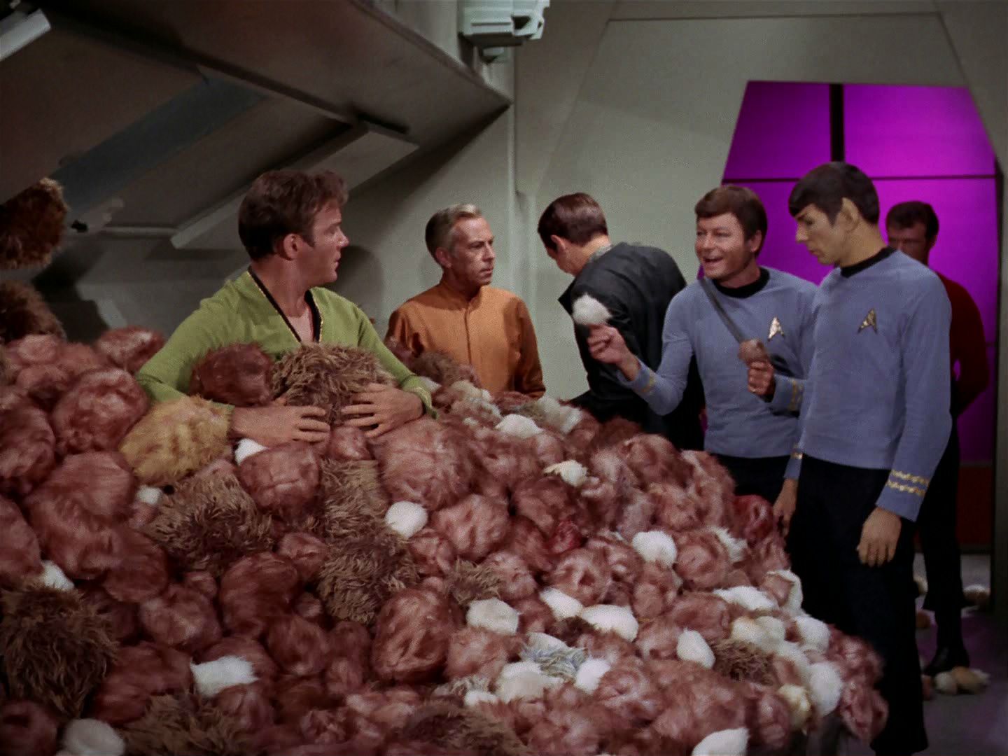 ariane179254_StarTrek_2x15_TheTroubleWithTribbles_1245.jpg