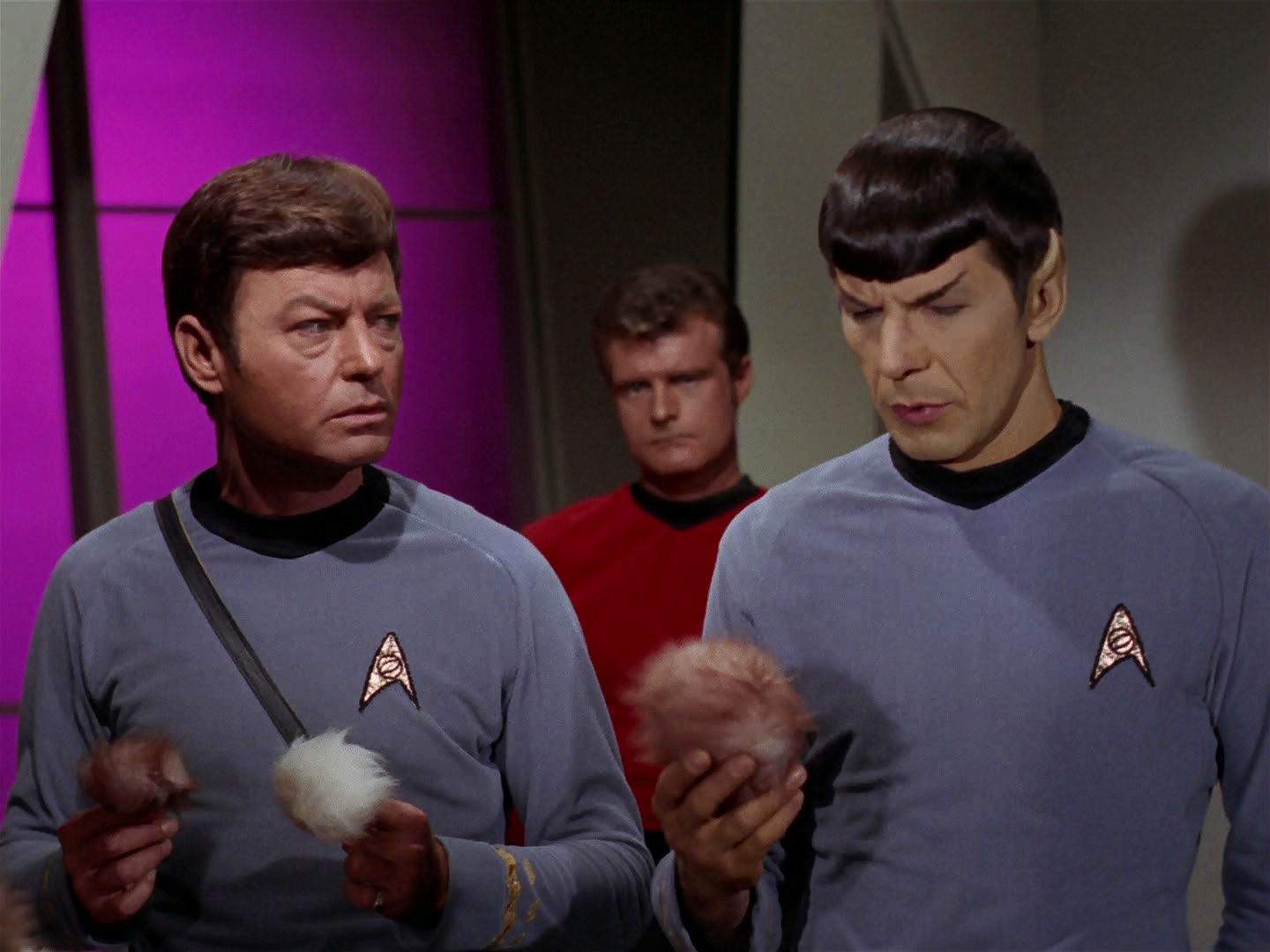 ariane179254_StarTrek_2x15_TheTroubleWithTribbles_1253.jpg