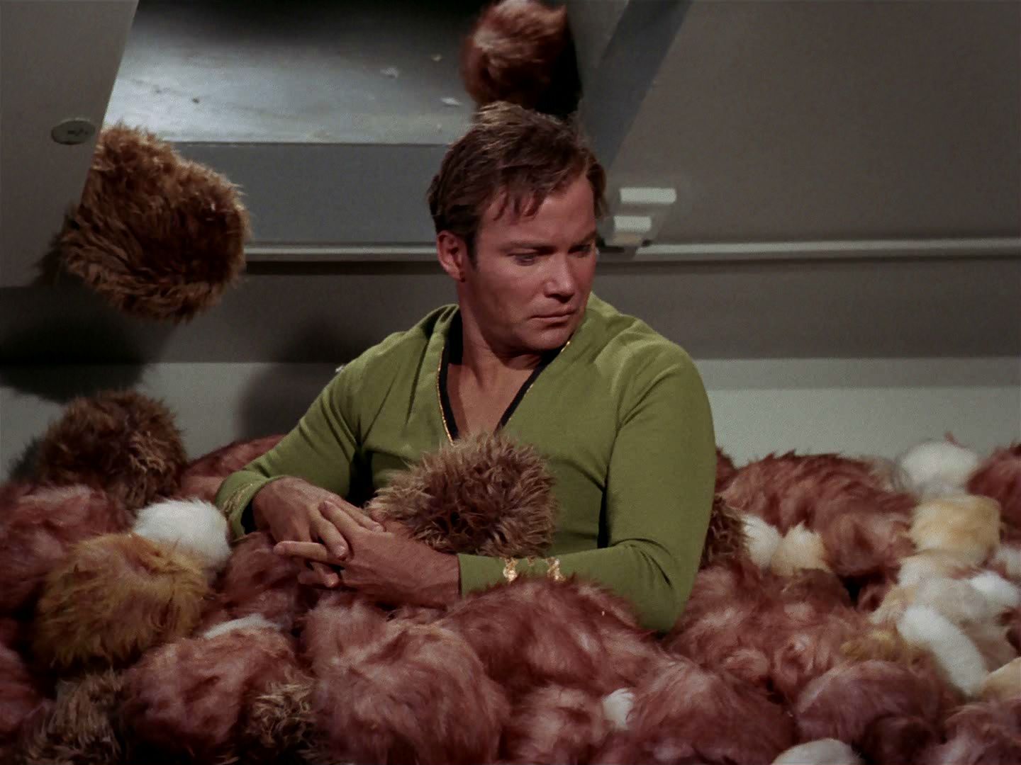 ariane179254_StarTrek_2x15_TheTroubleWithTribbles_1256.jpg