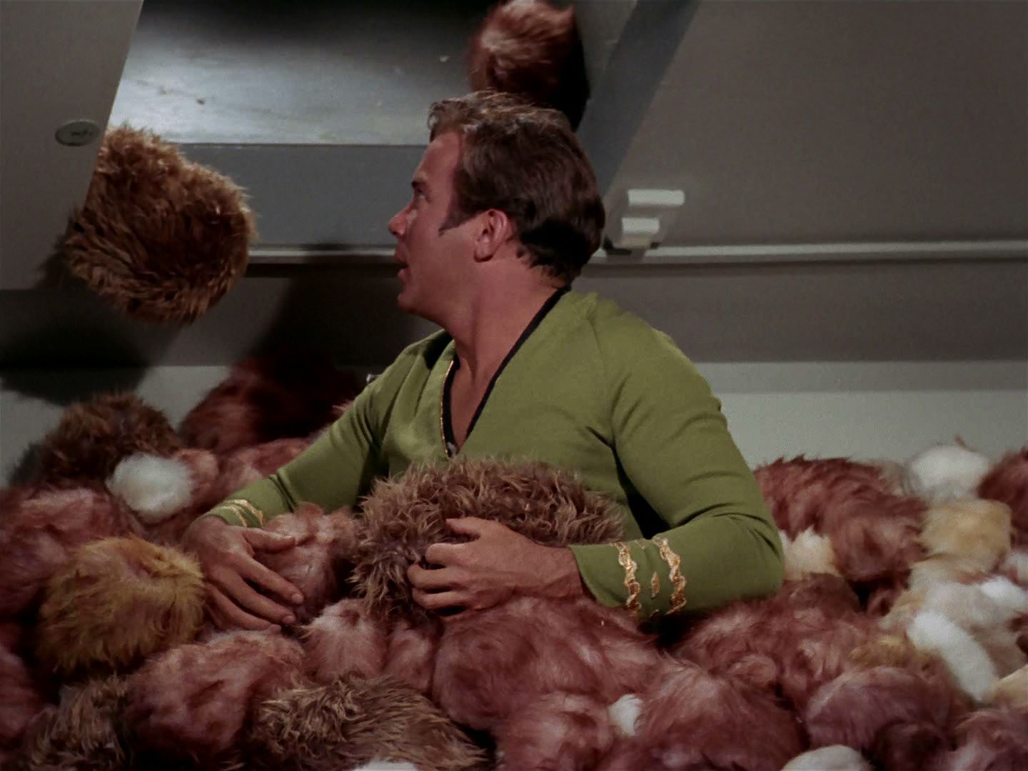 ariane179254_StarTrek_2x15_TheTroubleWithTribbles_1281.jpg