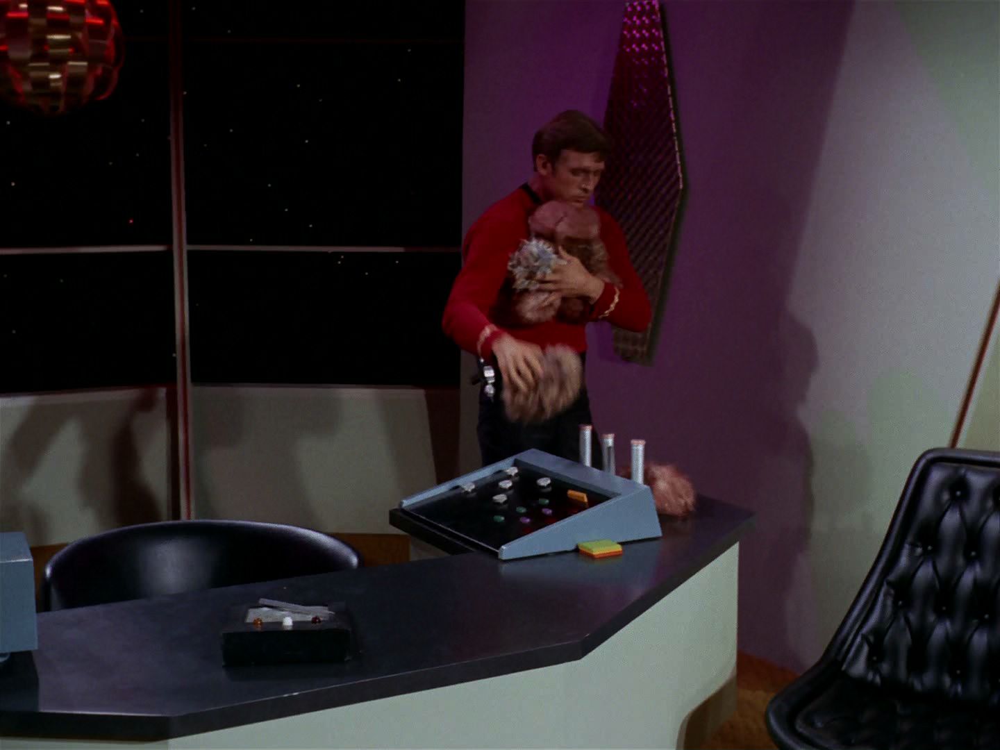 ariane179254_StarTrek_2x15_TheTroubleWithTribbles_1284.jpg