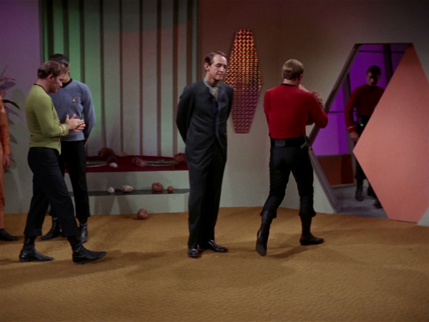 ariane179254_StarTrek_2x15_TheTroubleWithTribbles_1289.jpg