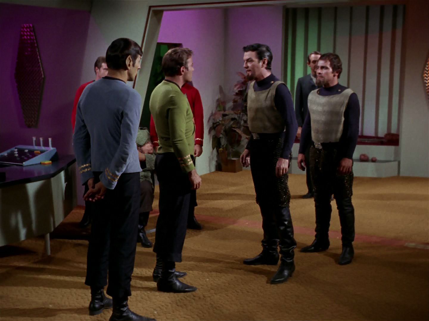 ariane179254_StarTrek_2x15_TheTroubleWithTribbles_1297.jpg