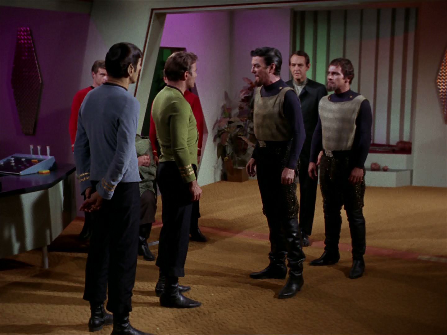 ariane179254_StarTrek_2x15_TheTroubleWithTribbles_1308.jpg