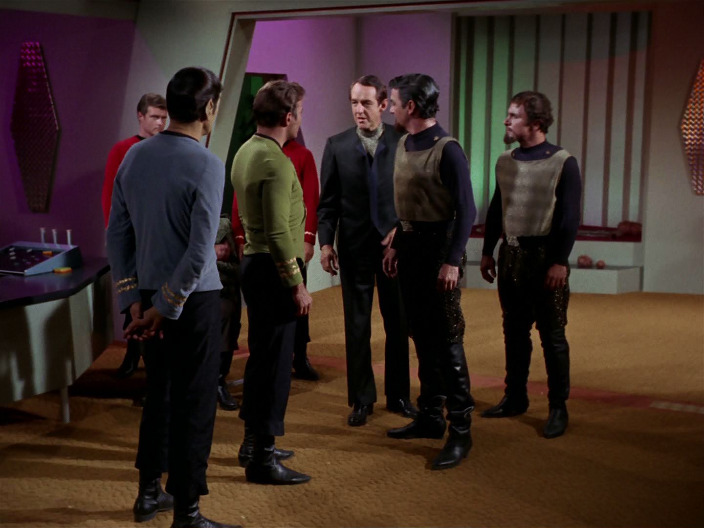 ariane179254_StarTrek_2x15_TheTroubleWithTribbles_1310.jpg