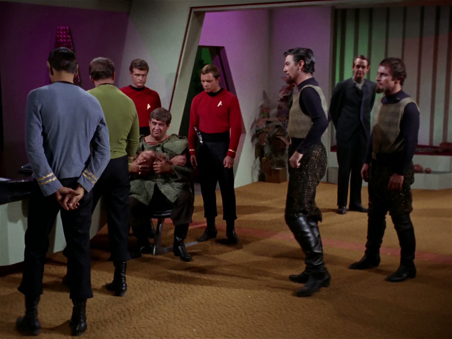 ariane179254_StarTrek_2x15_TheTroubleWithTribbles_1325.jpg