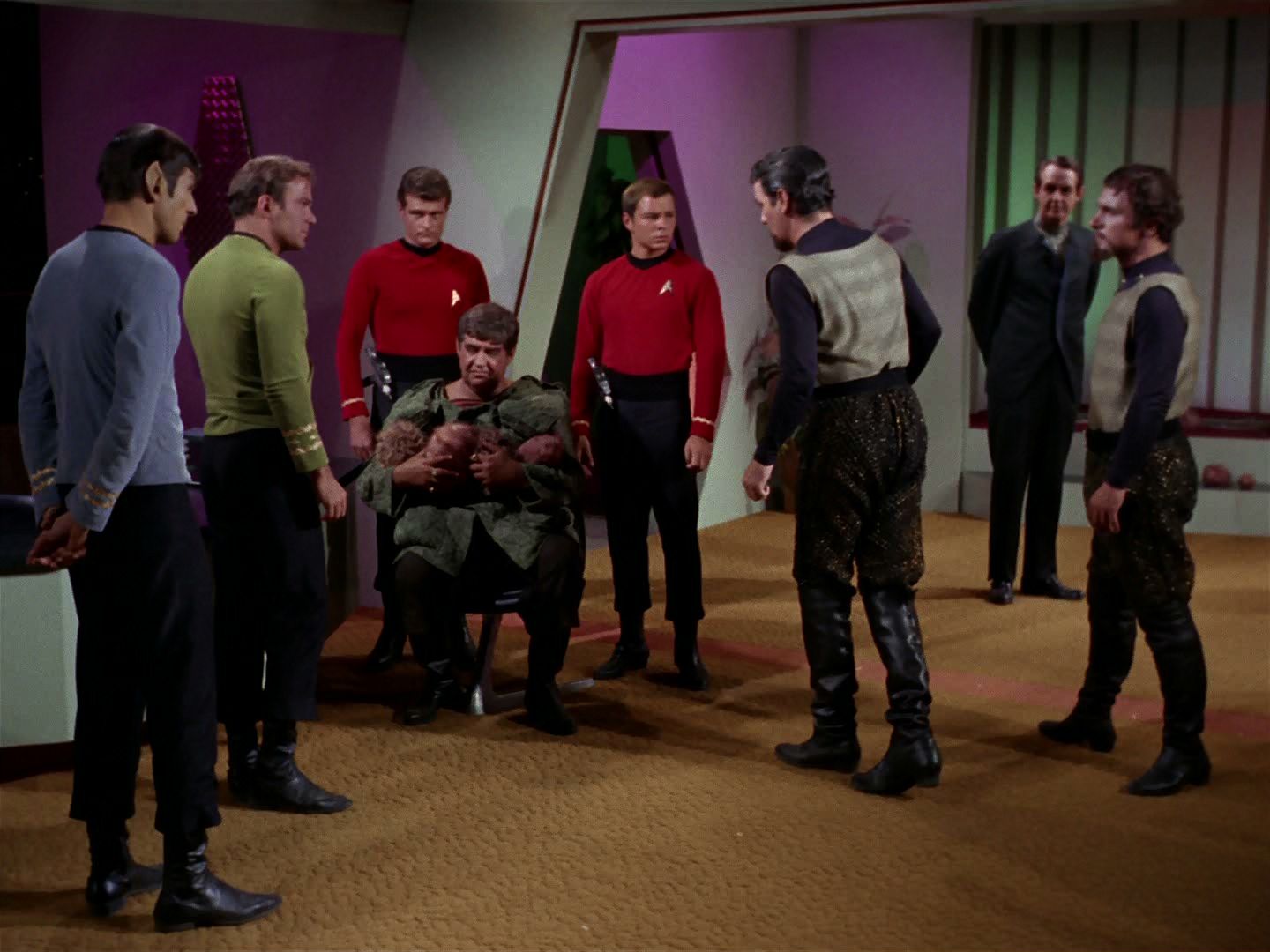 ariane179254_StarTrek_2x15_TheTroubleWithTribbles_1326.jpg