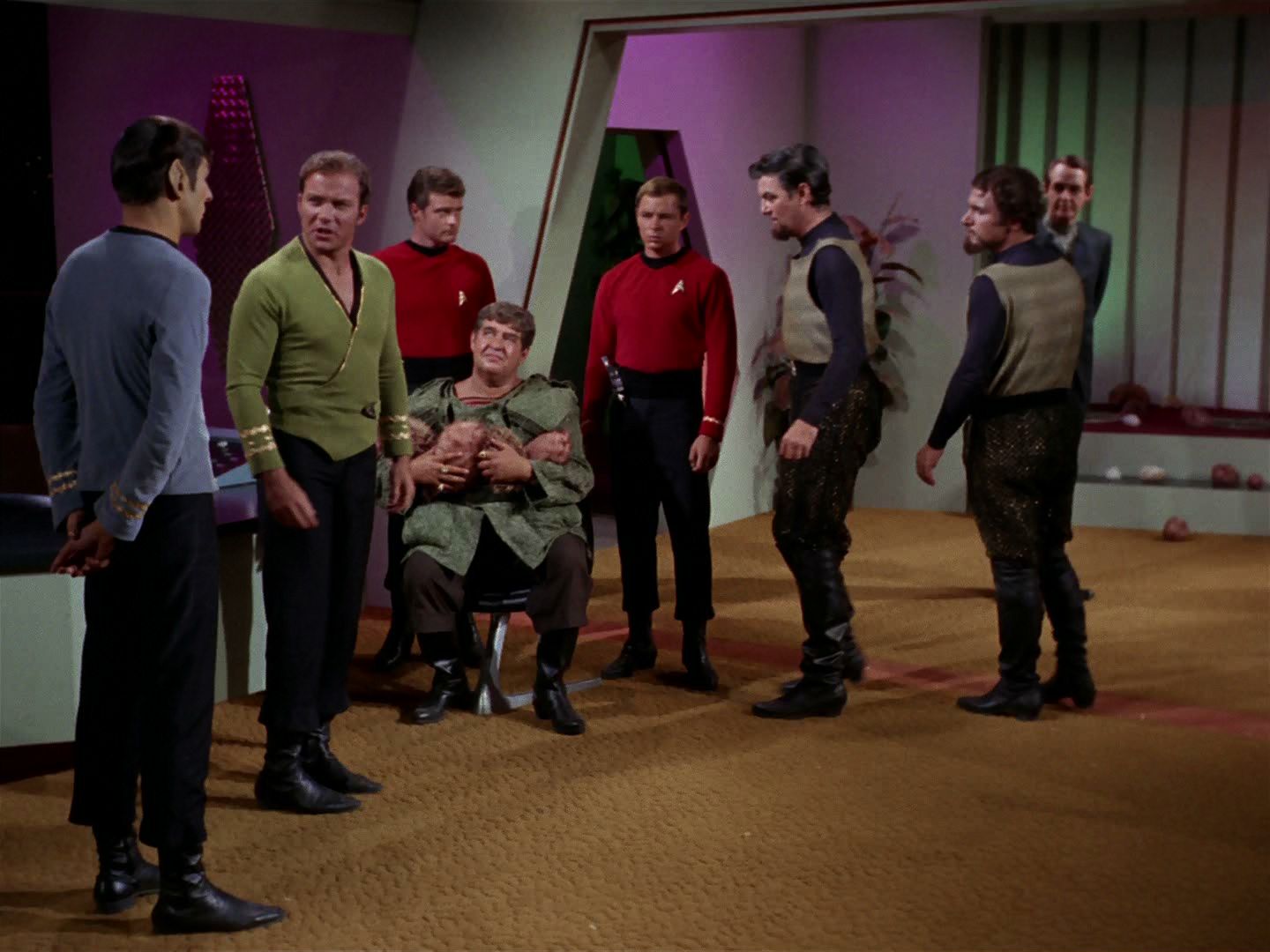 ariane179254_StarTrek_2x15_TheTroubleWithTribbles_1327.jpg