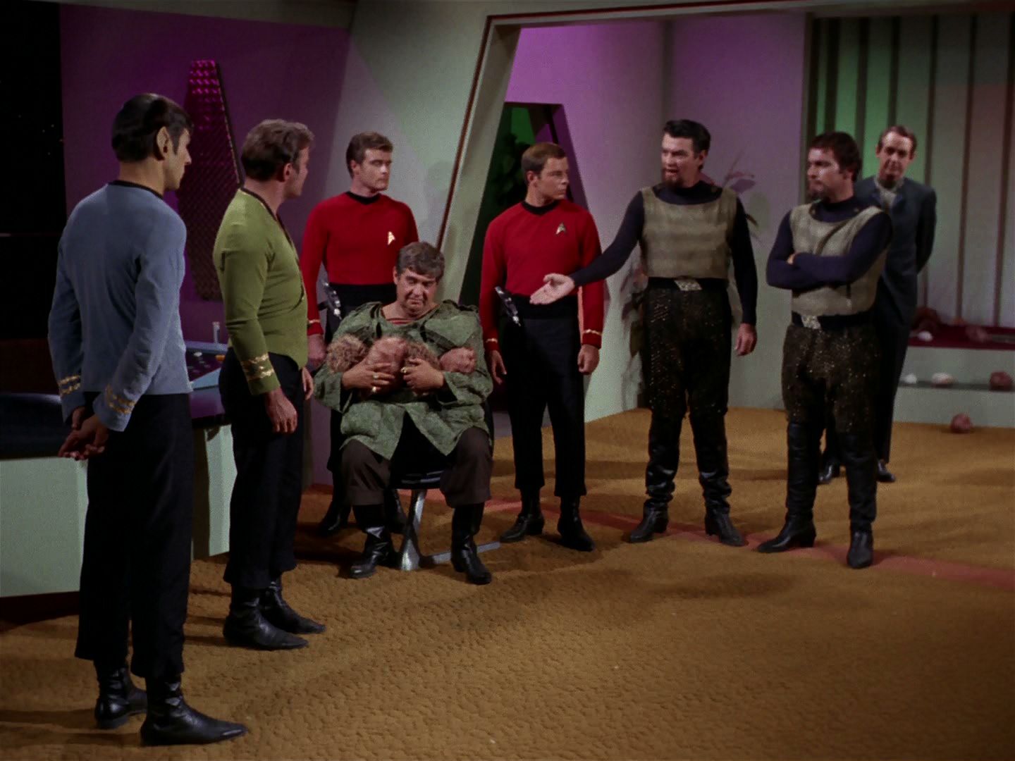 ariane179254_StarTrek_2x15_TheTroubleWithTribbles_1332.jpg