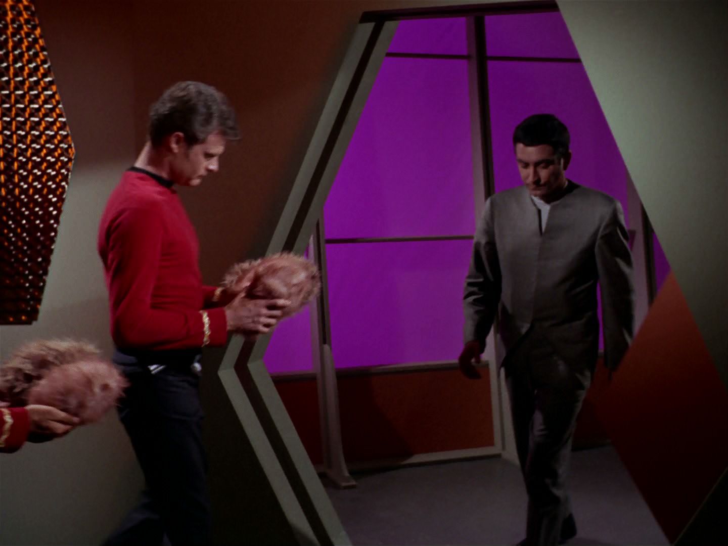 ariane179254_StarTrek_2x15_TheTroubleWithTribbles_1337.jpg