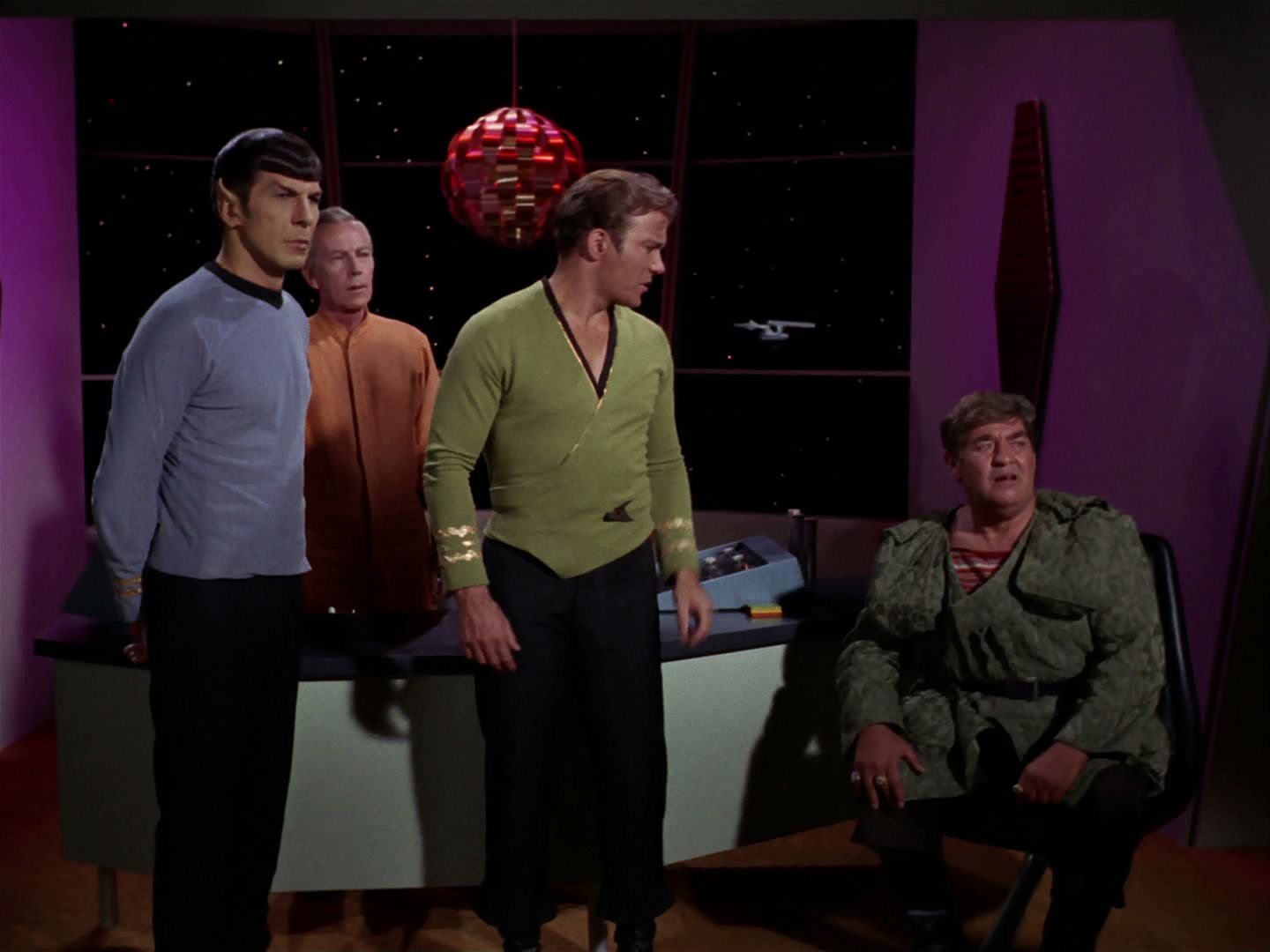 ariane179254_StarTrek_2x15_TheTroubleWithTribbles_1342.jpg