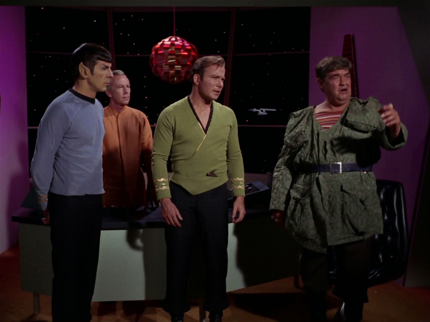 ariane179254_StarTrek_2x15_TheTroubleWithTribbles_1343.jpg