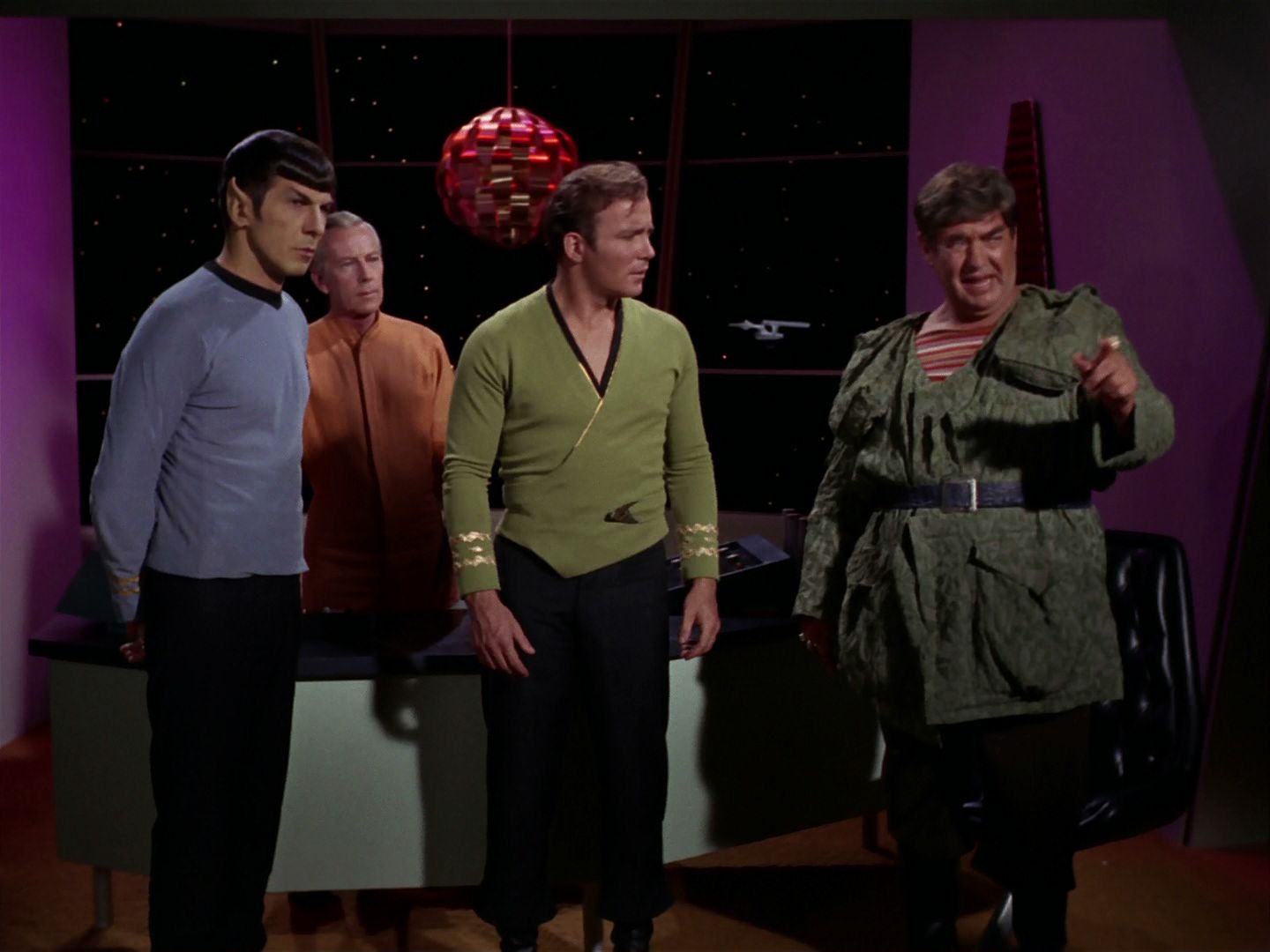 ariane179254_StarTrek_2x15_TheTroubleWithTribbles_1345.jpg