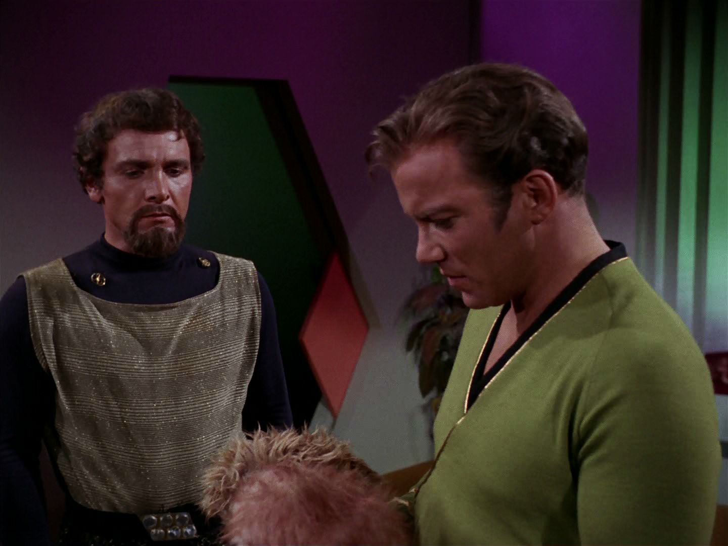 ariane179254_StarTrek_2x15_TheTroubleWithTribbles_1355.jpg