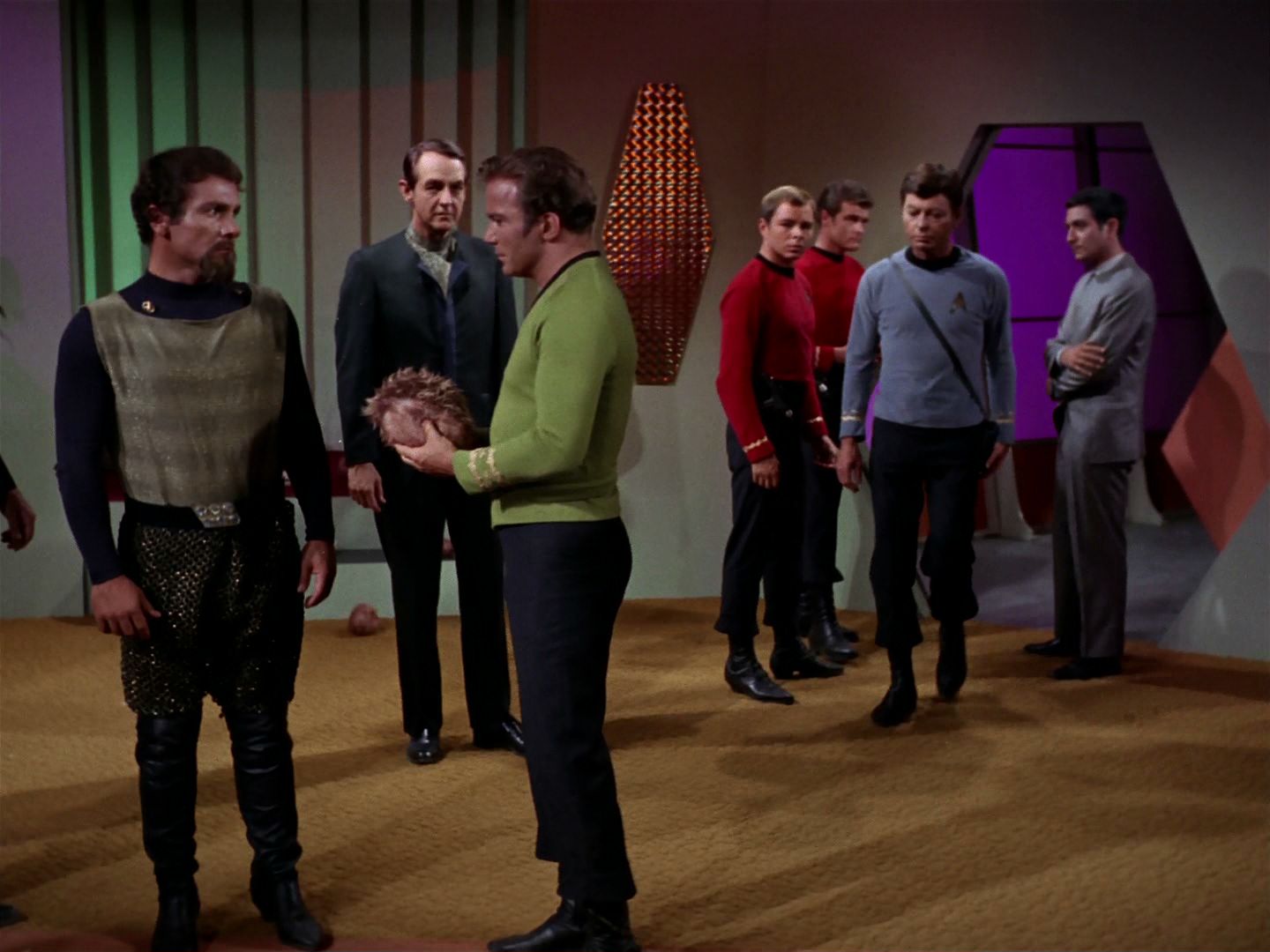 ariane179254_StarTrek_2x15_TheTroubleWithTribbles_1359.jpg