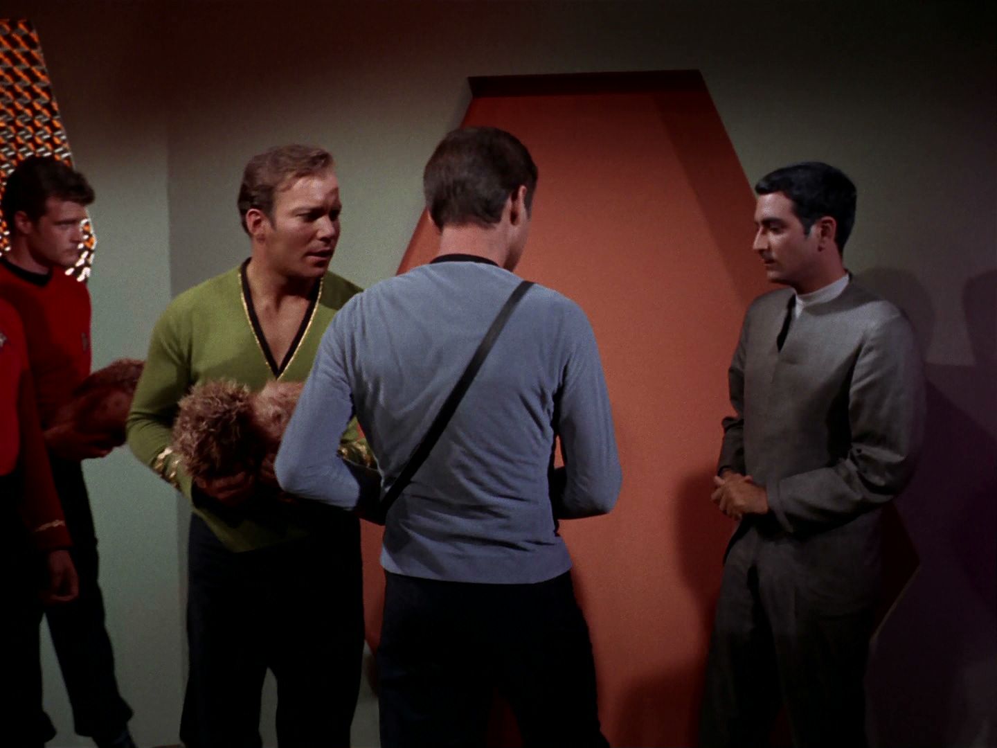 ariane179254_StarTrek_2x15_TheTroubleWithTribbles_1374.jpg