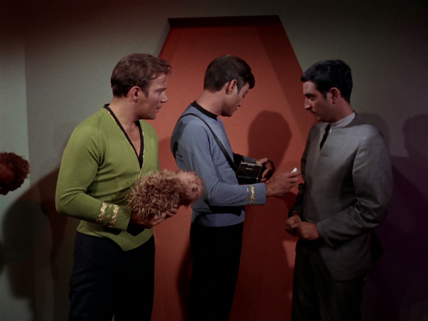ariane179254_StarTrek_2x15_TheTroubleWithTribbles_1377.jpg