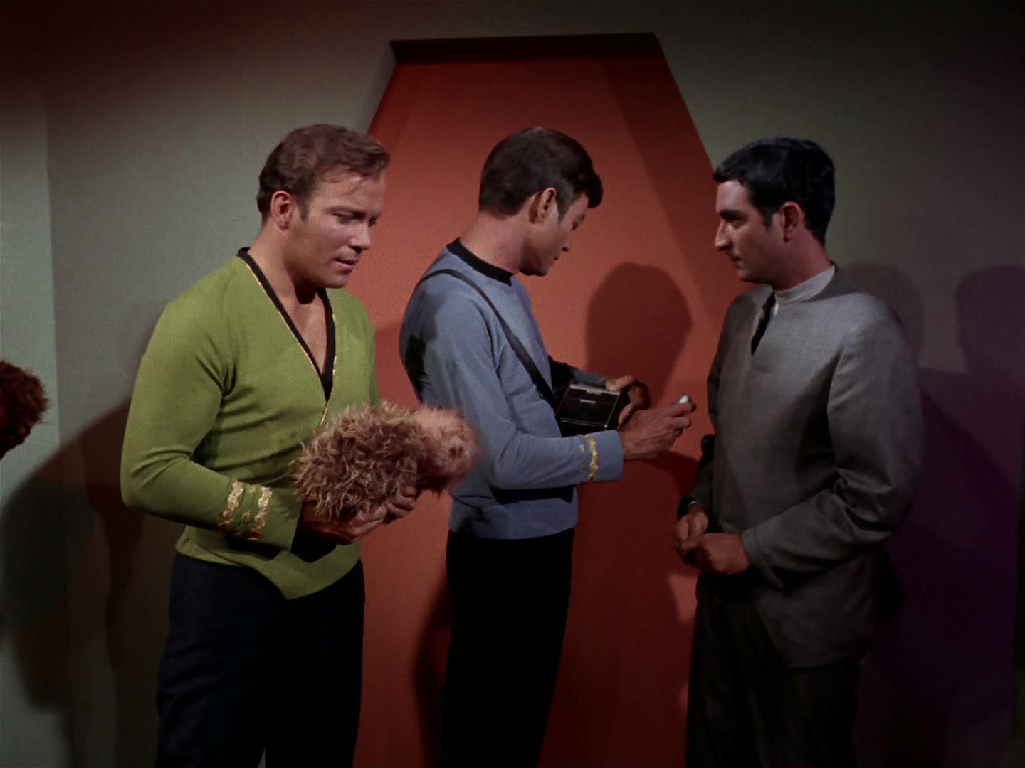 ariane179254_StarTrek_2x15_TheTroubleWithTribbles_1378.jpg