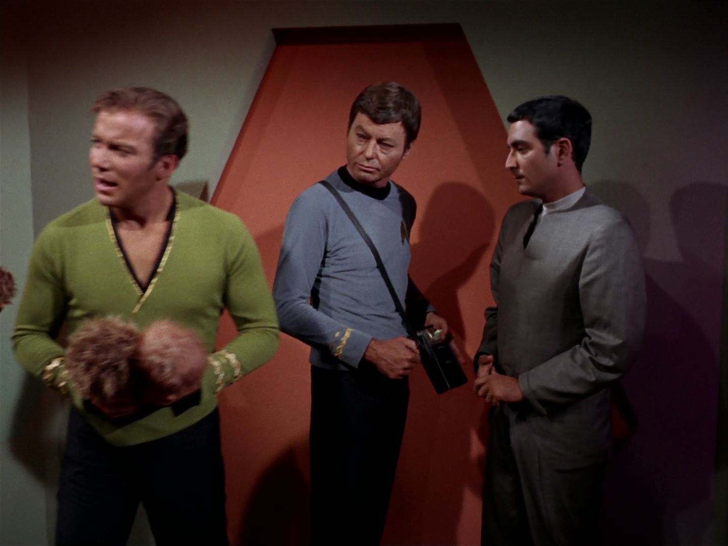 ariane179254_StarTrek_2x15_TheTroubleWithTribbles_1385.jpg