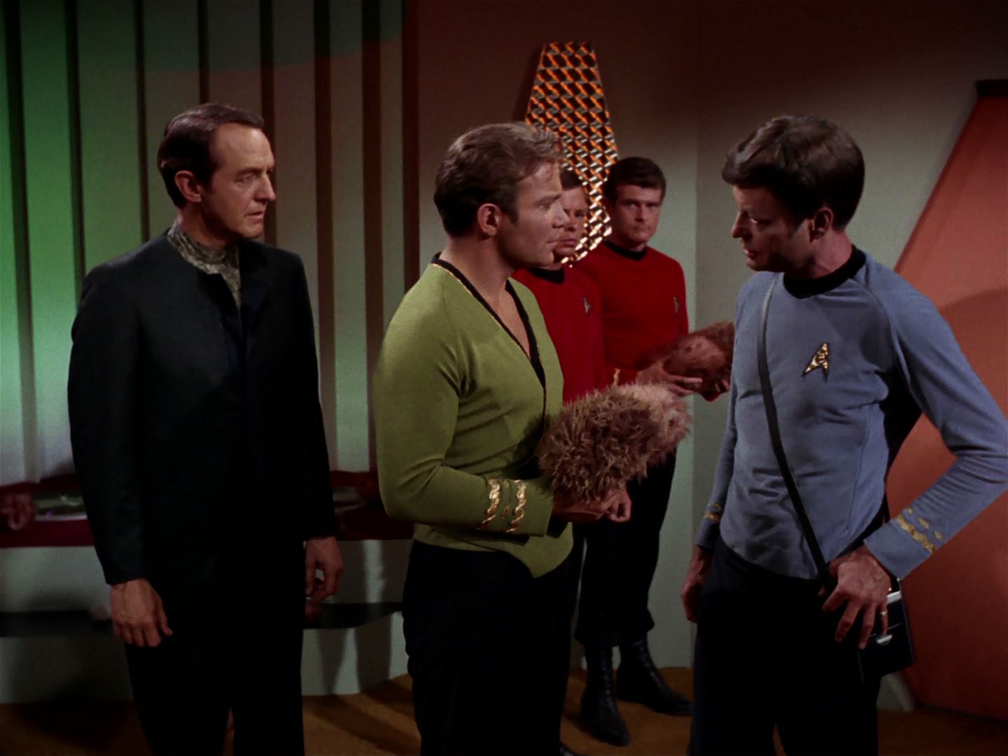 ariane179254_StarTrek_2x15_TheTroubleWithTribbles_1388.jpg