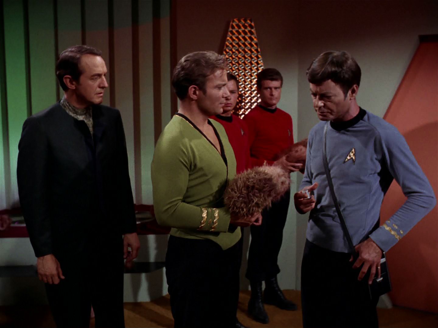 ariane179254_StarTrek_2x15_TheTroubleWithTribbles_1393.jpg