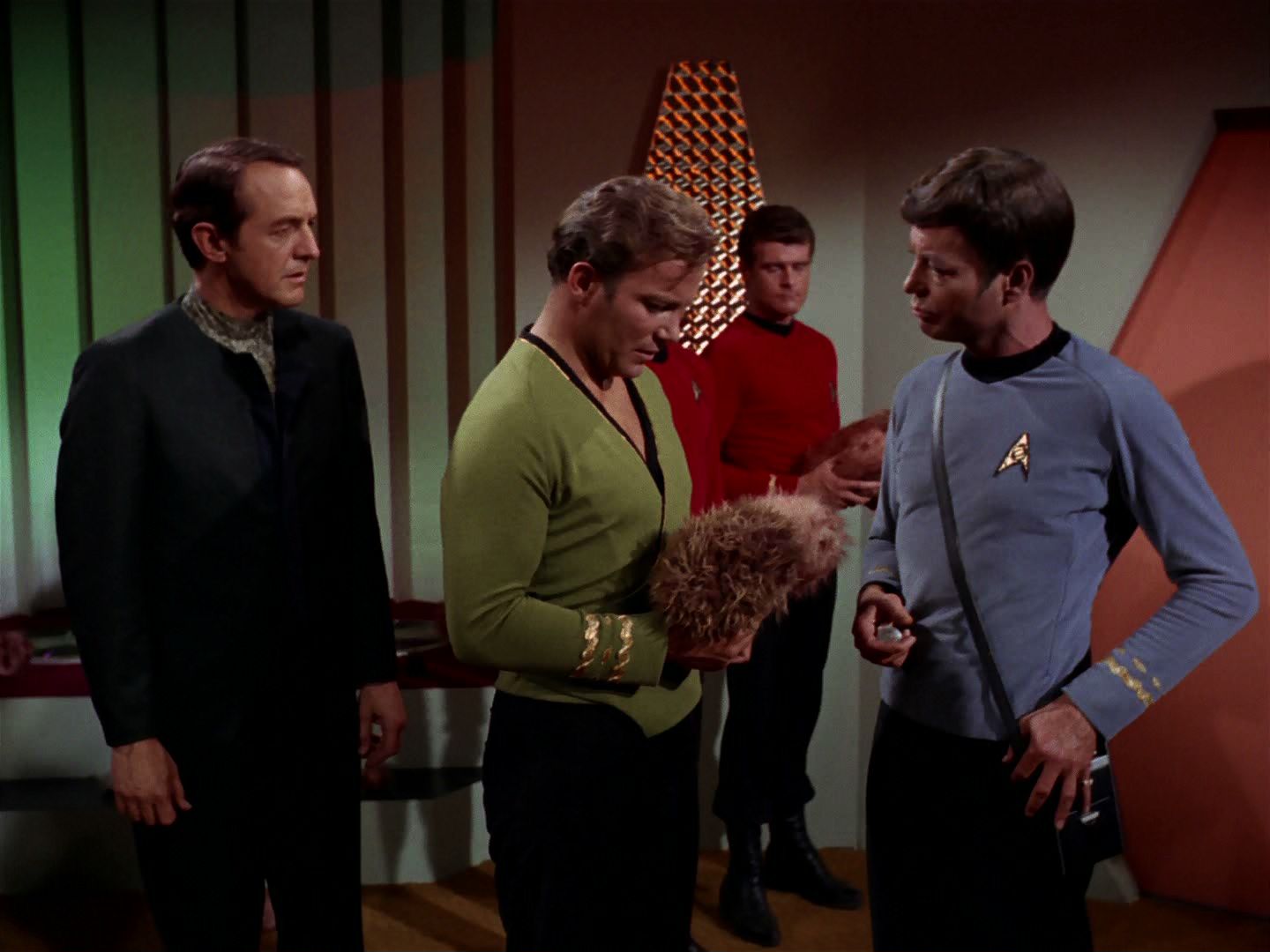 ariane179254_StarTrek_2x15_TheTroubleWithTribbles_1396.jpg
