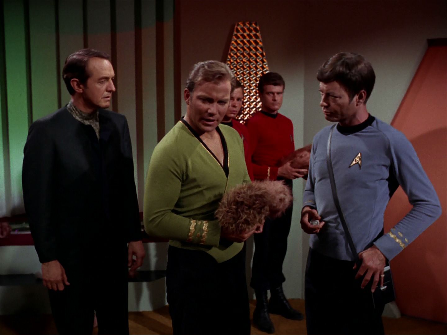 ariane179254_StarTrek_2x15_TheTroubleWithTribbles_1397.jpg