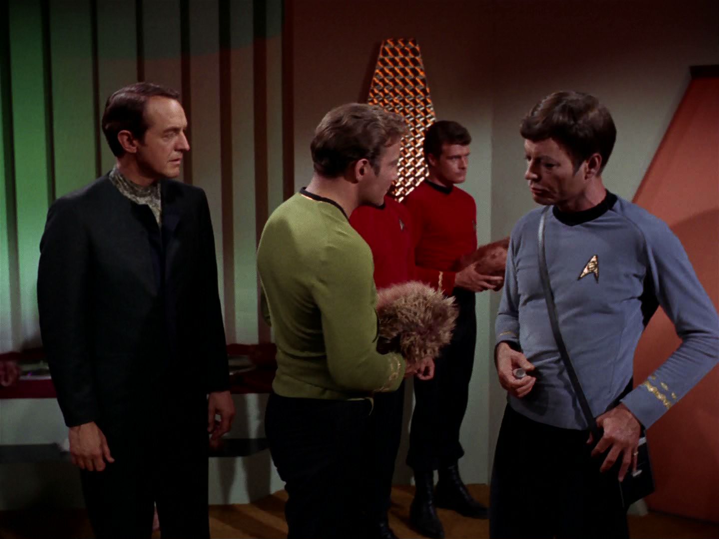 ariane179254_StarTrek_2x15_TheTroubleWithTribbles_1399.jpg