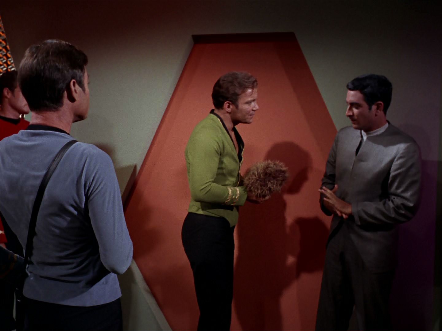 ariane179254_StarTrek_2x15_TheTroubleWithTribbles_1402.jpg