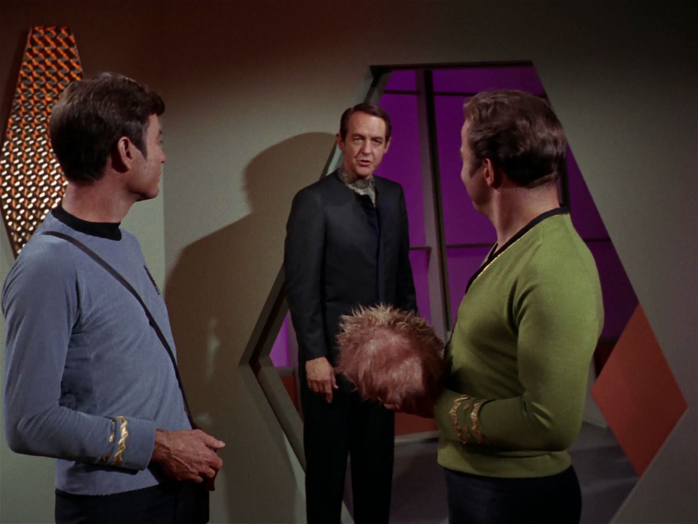 ariane179254_StarTrek_2x15_TheTroubleWithTribbles_1416.jpg