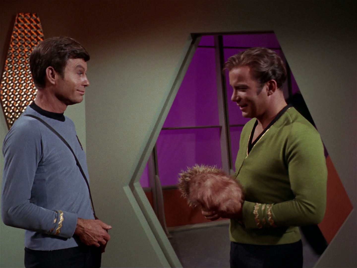 ariane179254_StarTrek_2x15_TheTroubleWithTribbles_1417.jpg