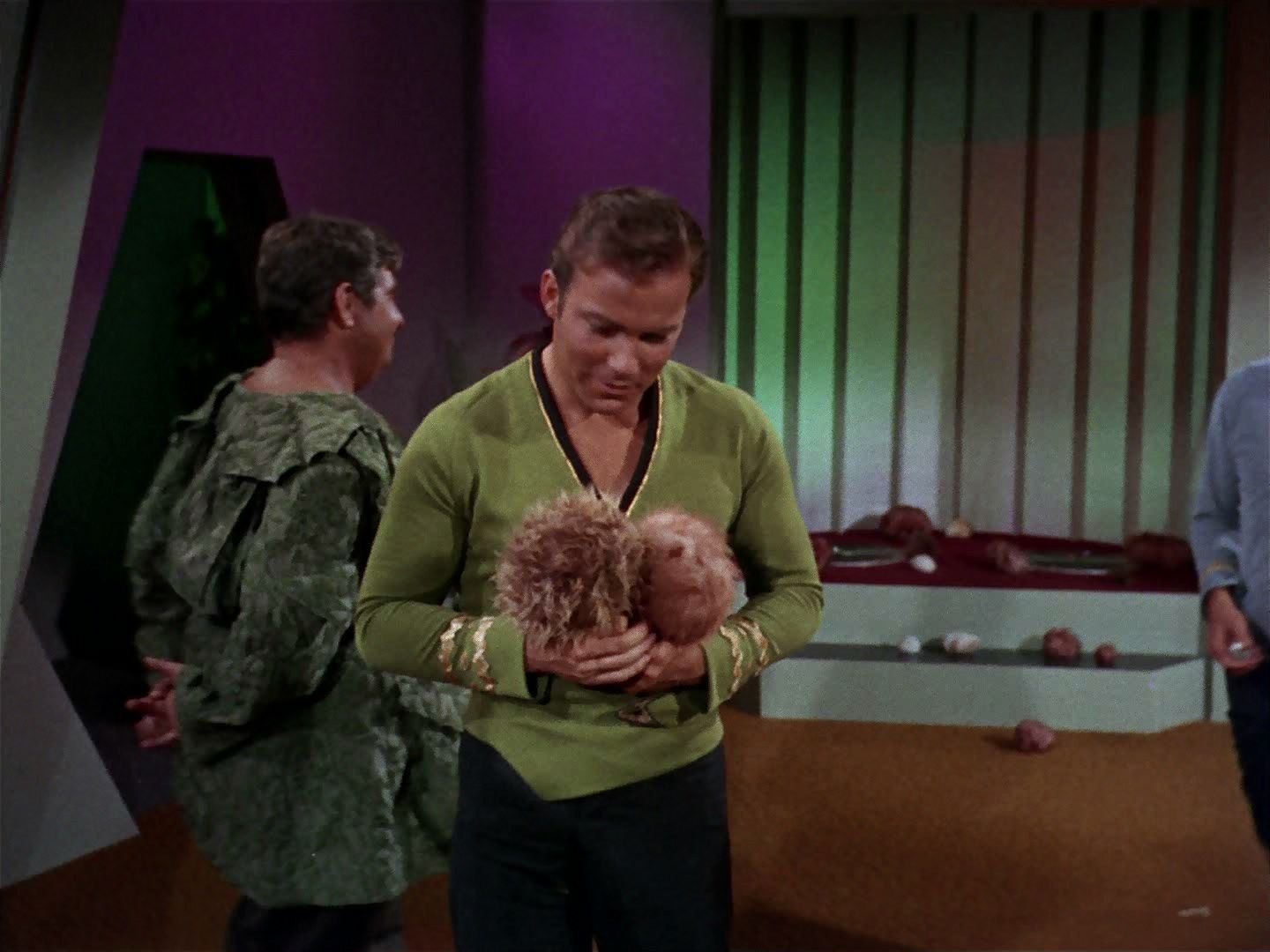 ariane179254_StarTrek_2x15_TheTroubleWithTribbles_1425.jpg