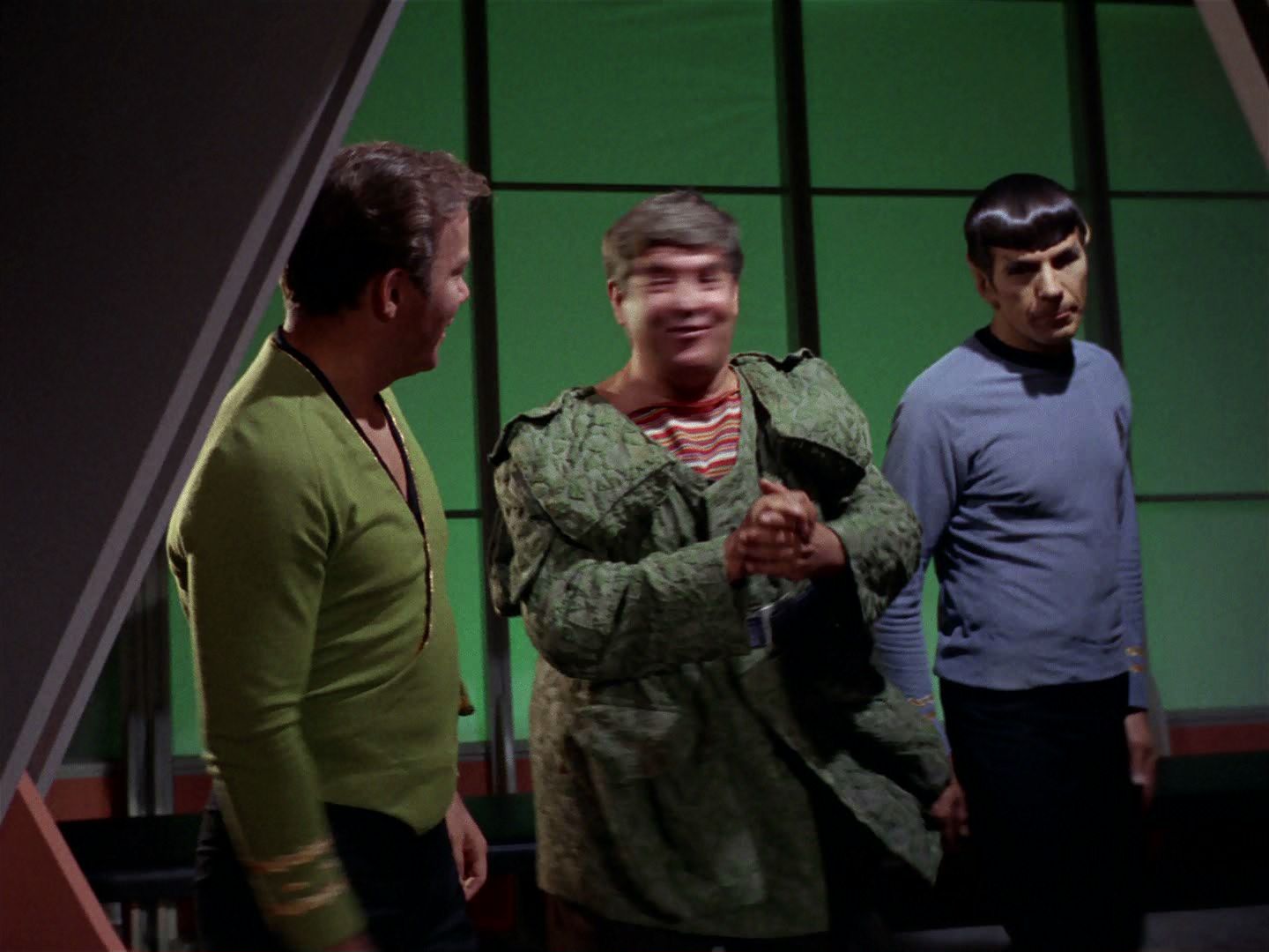 ariane179254_StarTrek_2x15_TheTroubleWithTribbles_1431.jpg