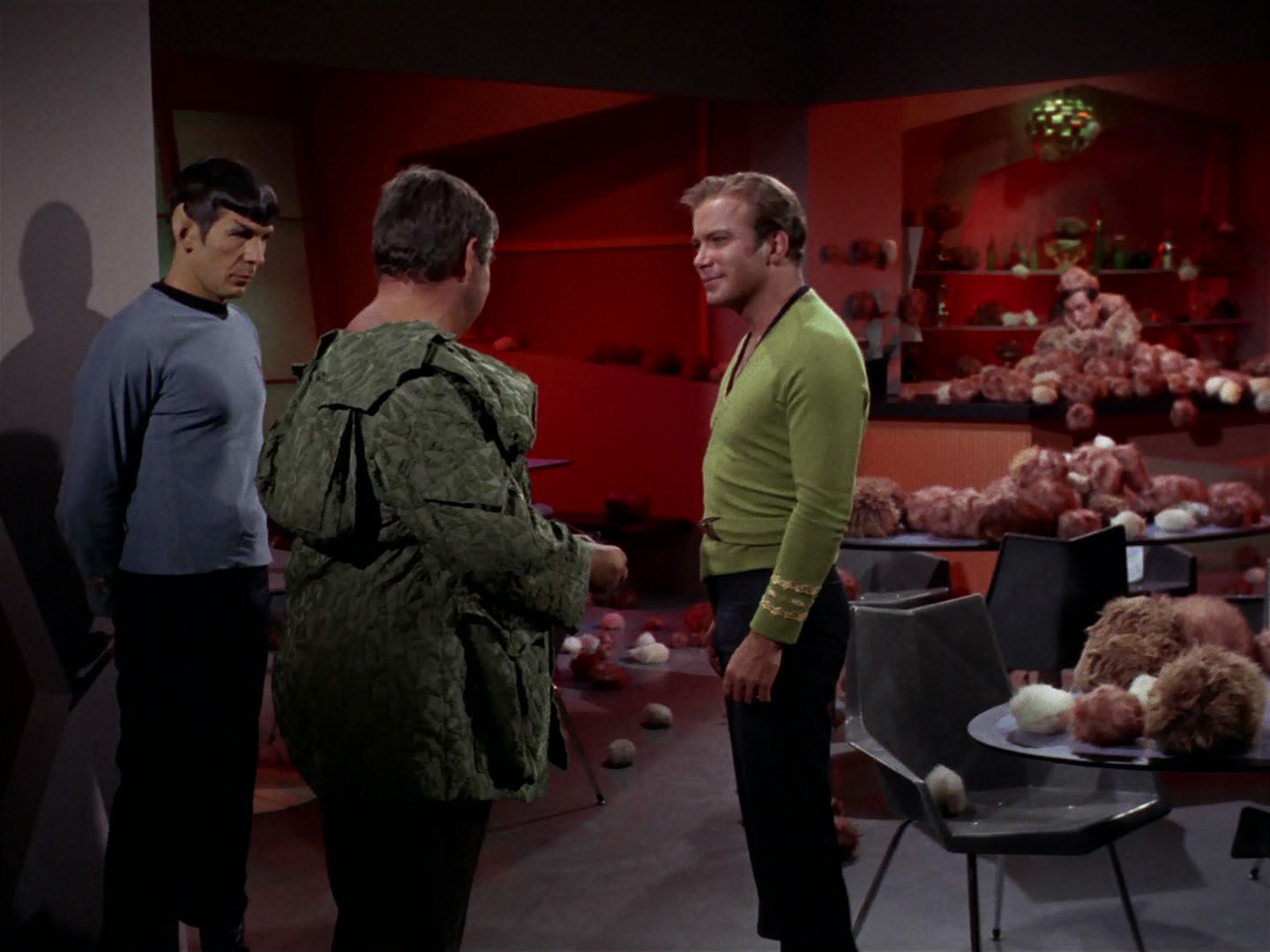 ariane179254_StarTrek_2x15_TheTroubleWithTribbles_1434.jpg