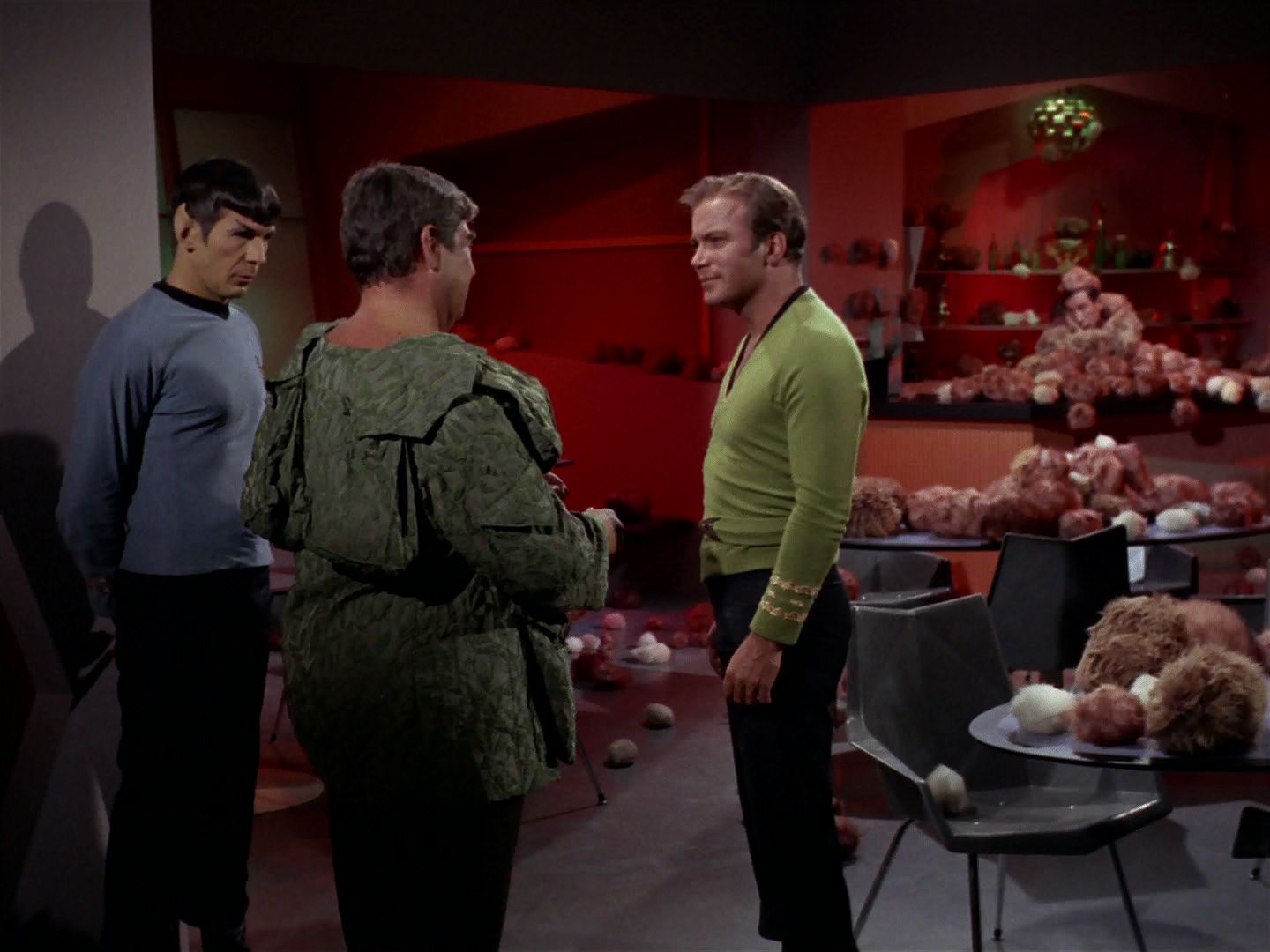 ariane179254_StarTrek_2x15_TheTroubleWithTribbles_1435.jpg