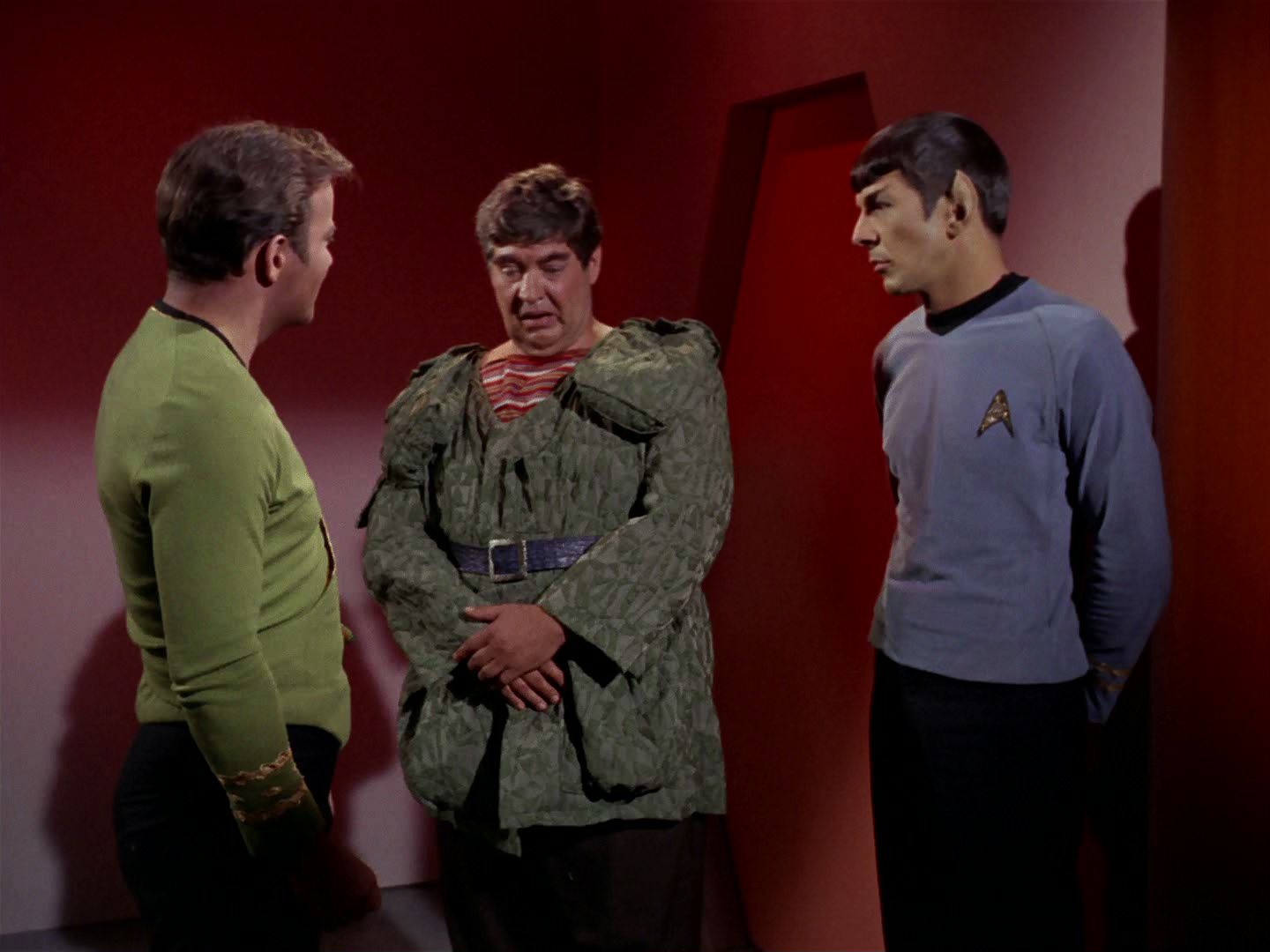 ariane179254_StarTrek_2x15_TheTroubleWithTribbles_1438.jpg