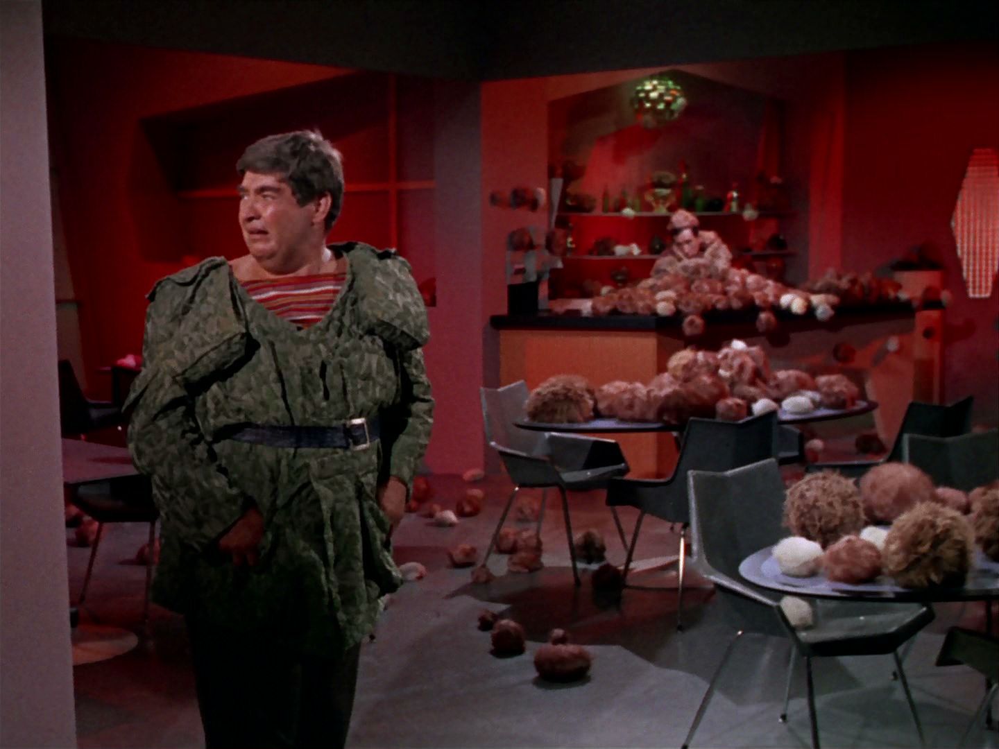 ariane179254_StarTrek_2x15_TheTroubleWithTribbles_1473.jpg